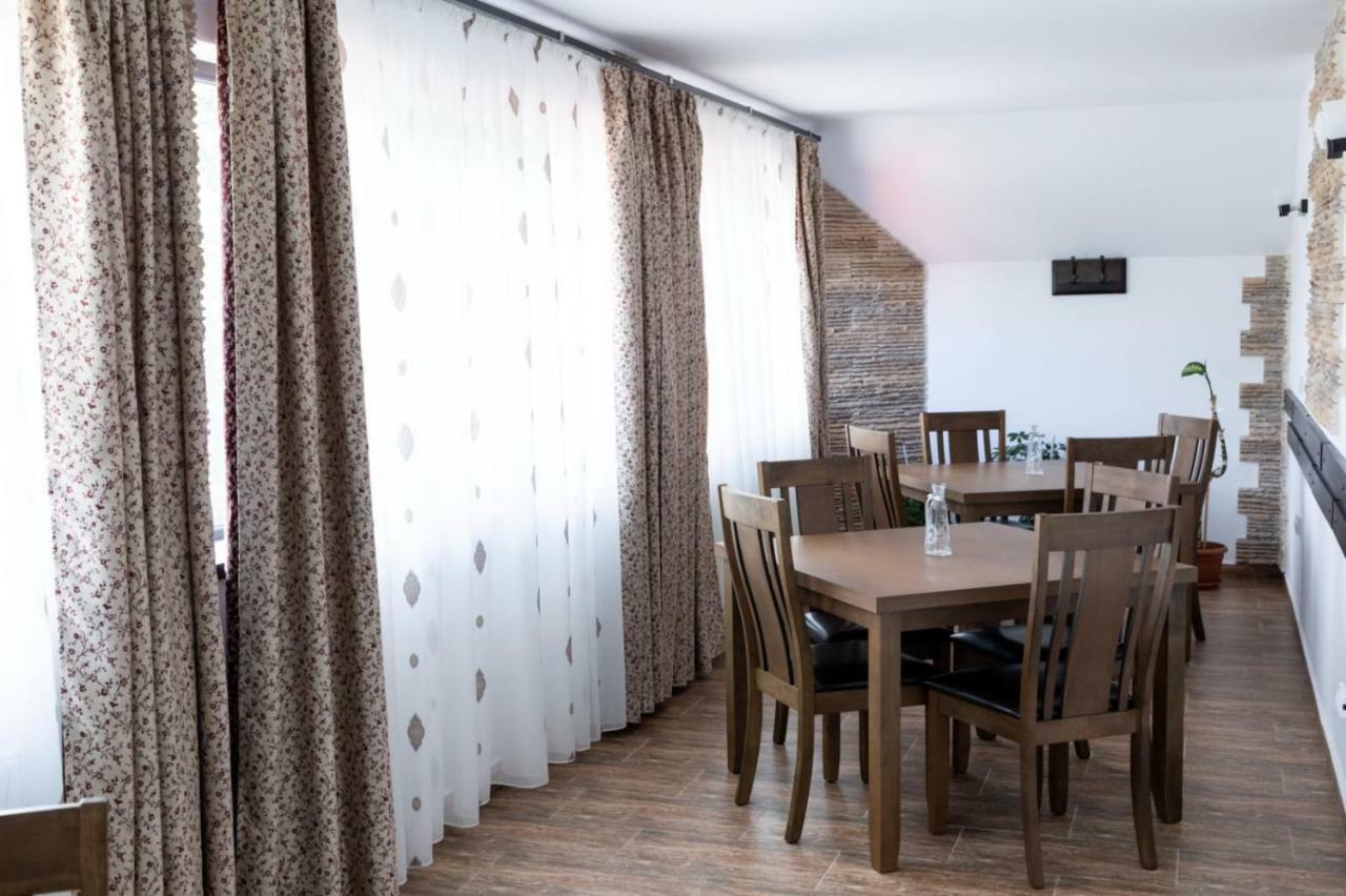 Stejarul Lui Andrei Hotell Izvoarele  Exteriör bild